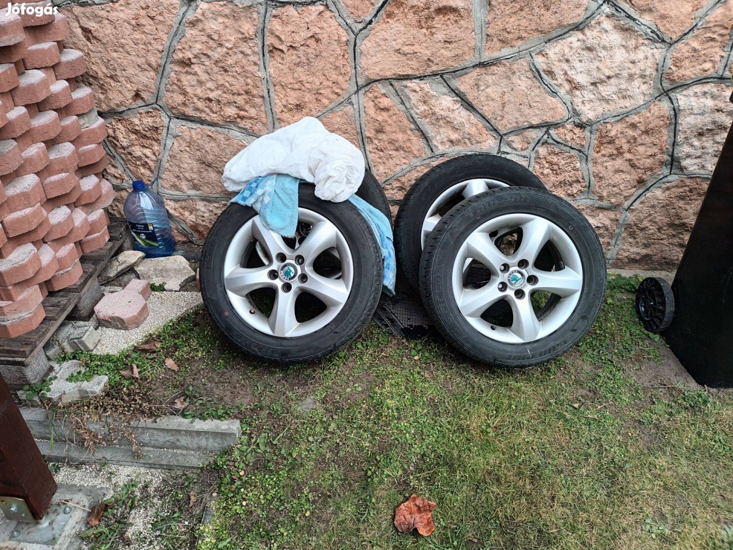 Skoda Felni+nyári gumi 195/55 R15