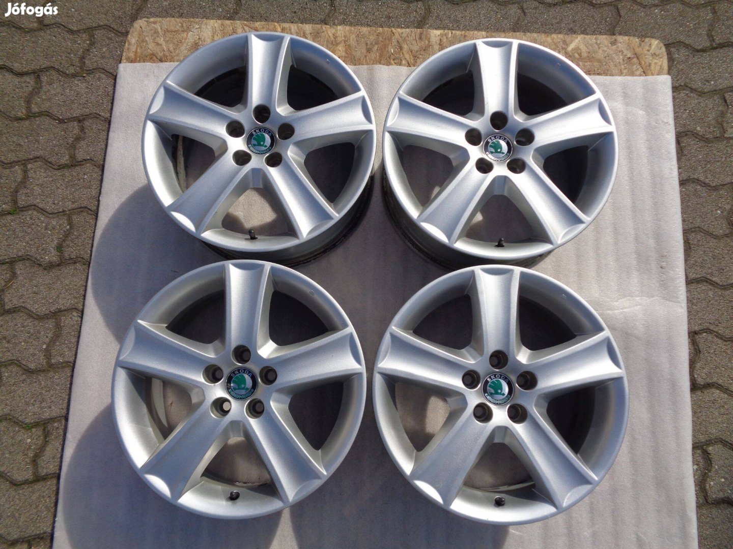 Skoda Gyári alufelni 16-os, 5×100-as osztóval eladó