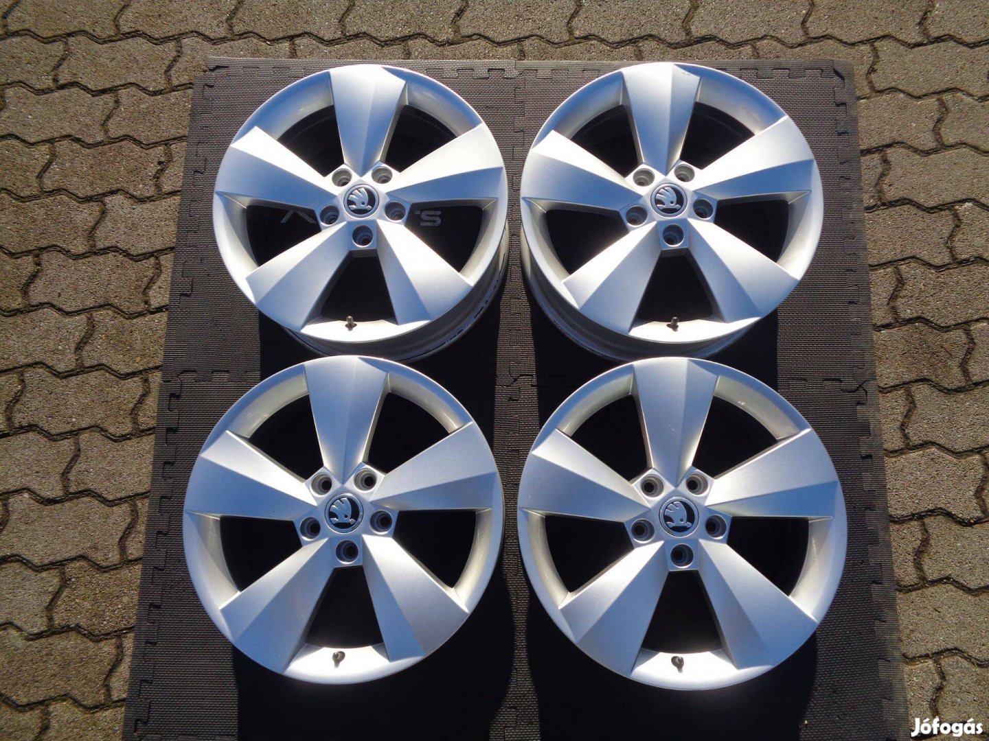 Skoda Gyári alufelni 17-es, 5112-es, szép újszerű