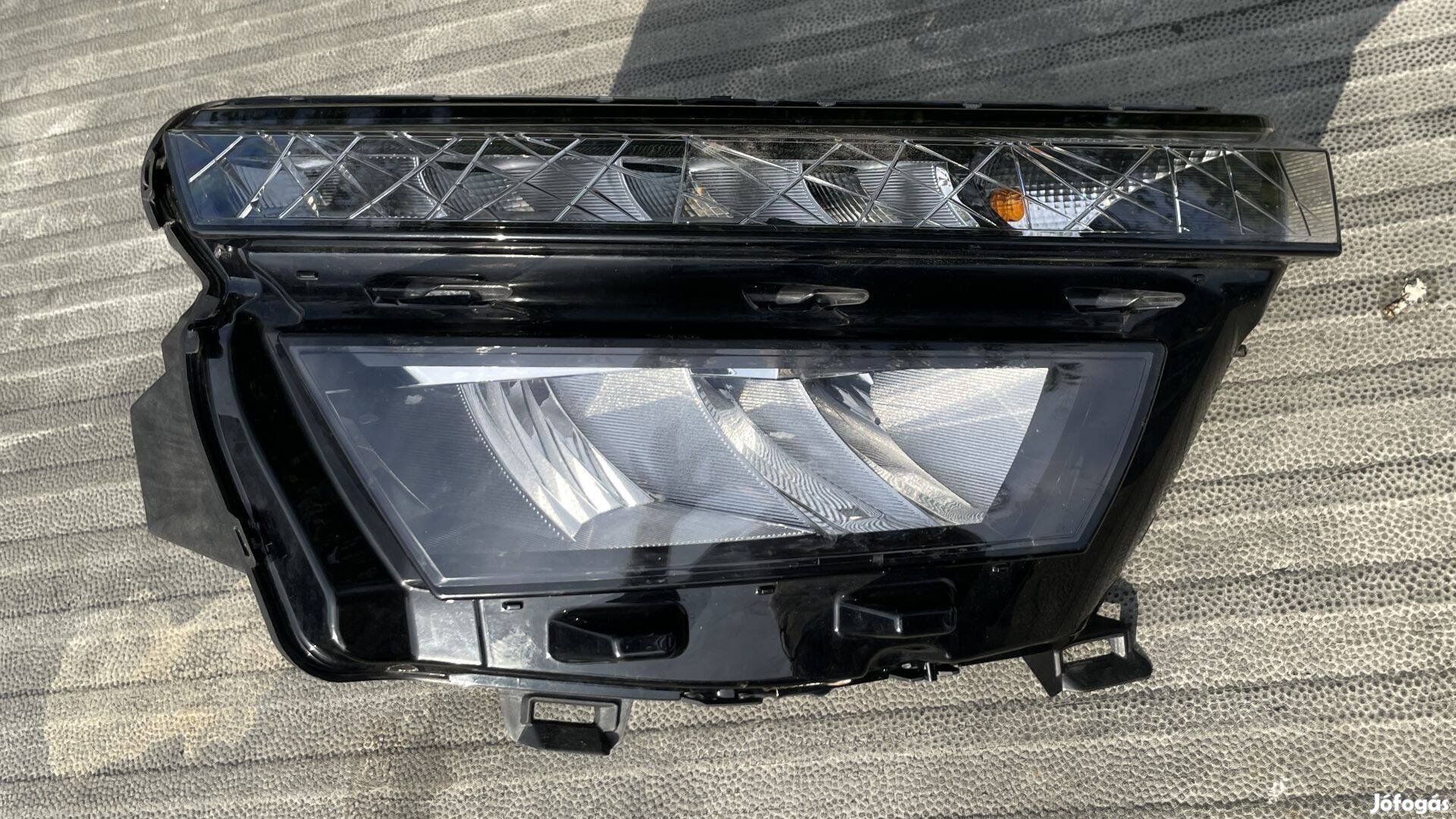 Skoda Kamiq jobb led fényszóró 658941016