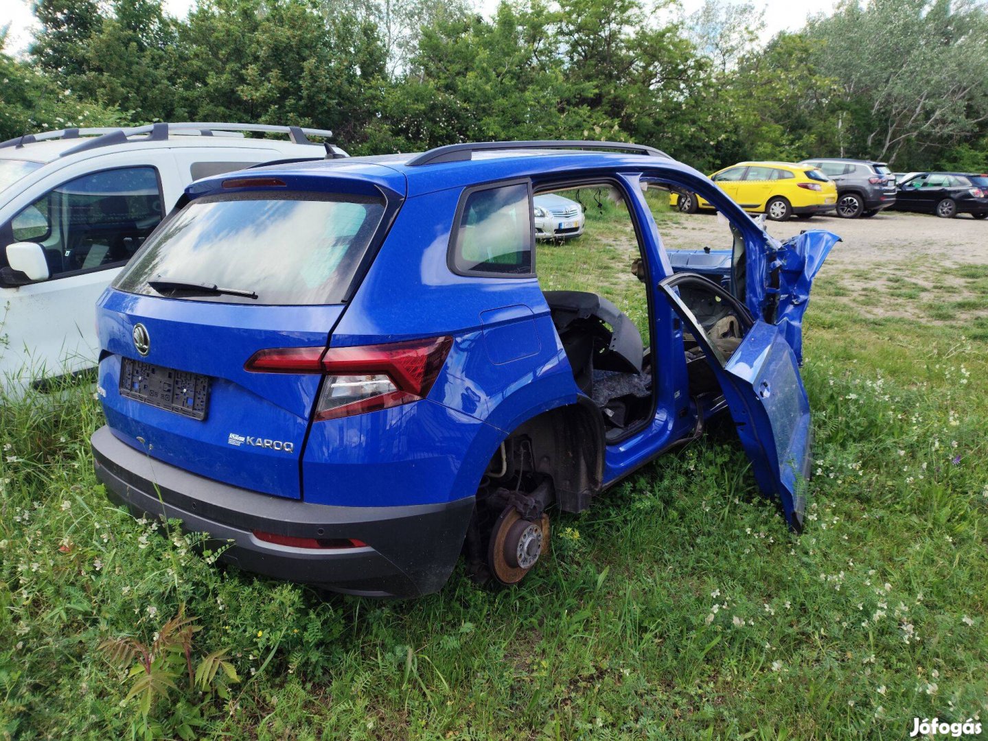 Skoda Karoq Bontás bontódik alaktrésznek