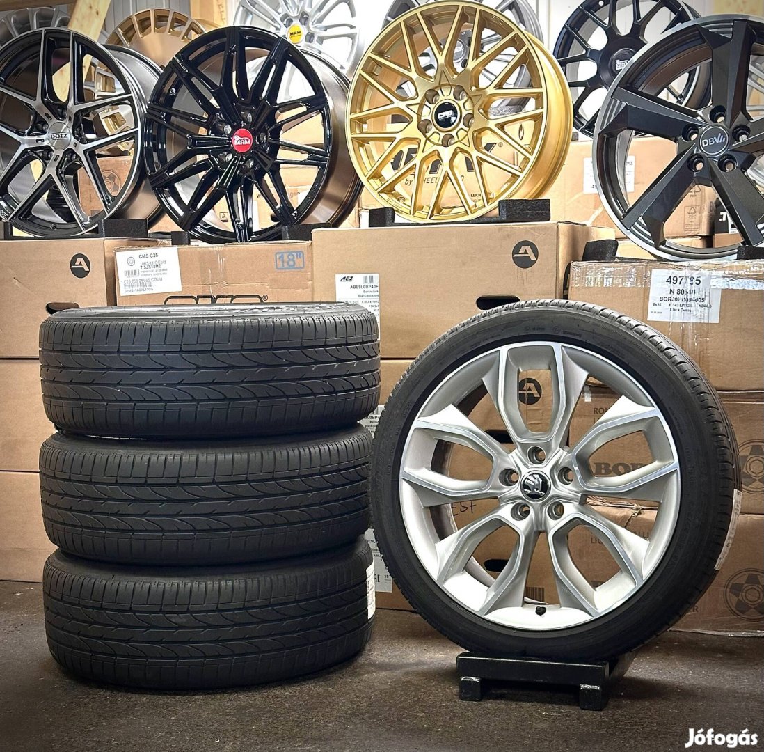 Skoda Karoq gyári 19zoll alufenik 225/45 R19 nyári gumikkal