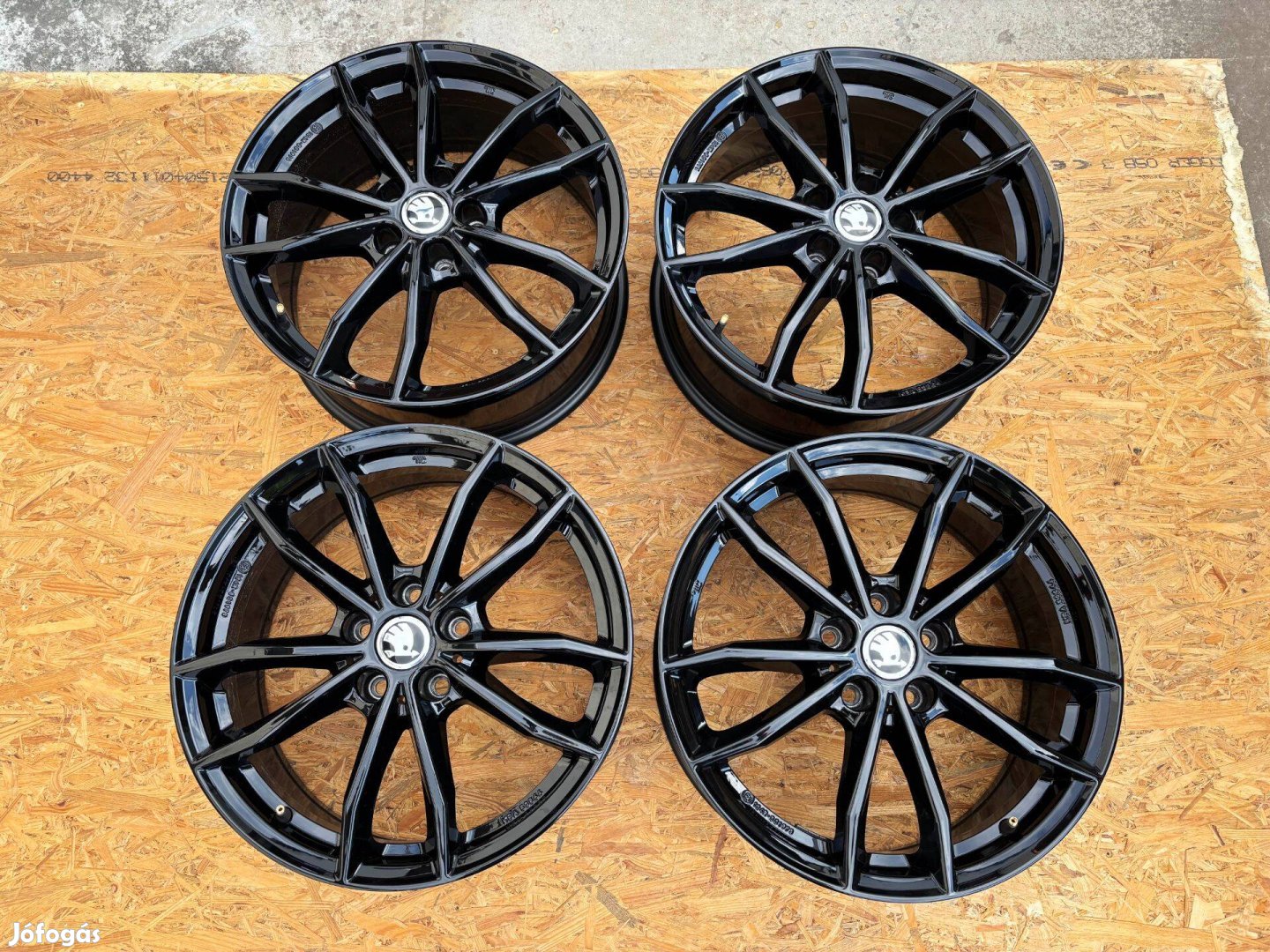 Skoda Octavia 18" 5x112 fekete alufelni eladó 18 coll