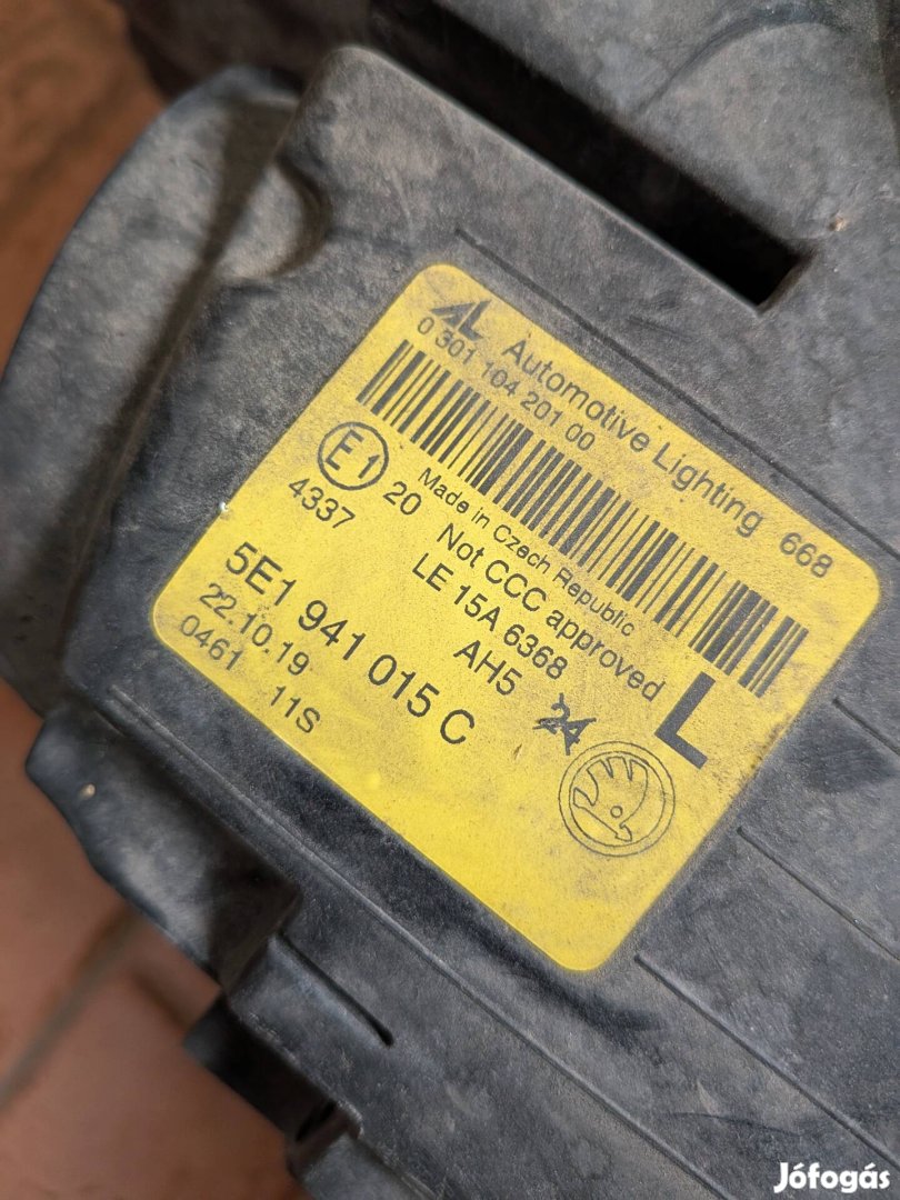 Skoda Octavia III 3 bal első fényszóró lámpa 