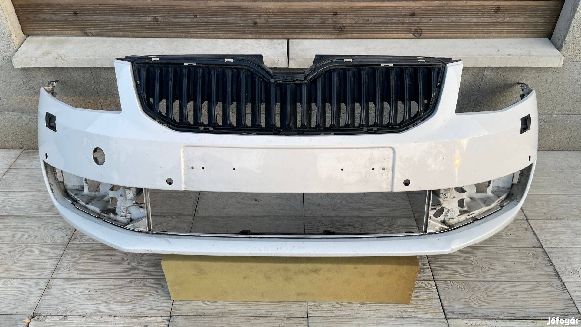 Skoda Octavia III 3 első lökhárító 5E0807221
