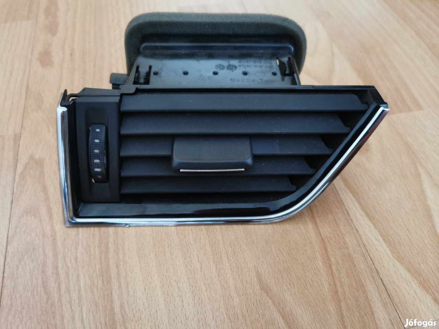 Skoda Octavia III bal oldali légbefúvó rostély 5E0819701