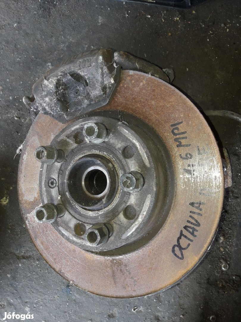 Skoda Octavia II Bal Első Csonkállvány Kerékaggyal