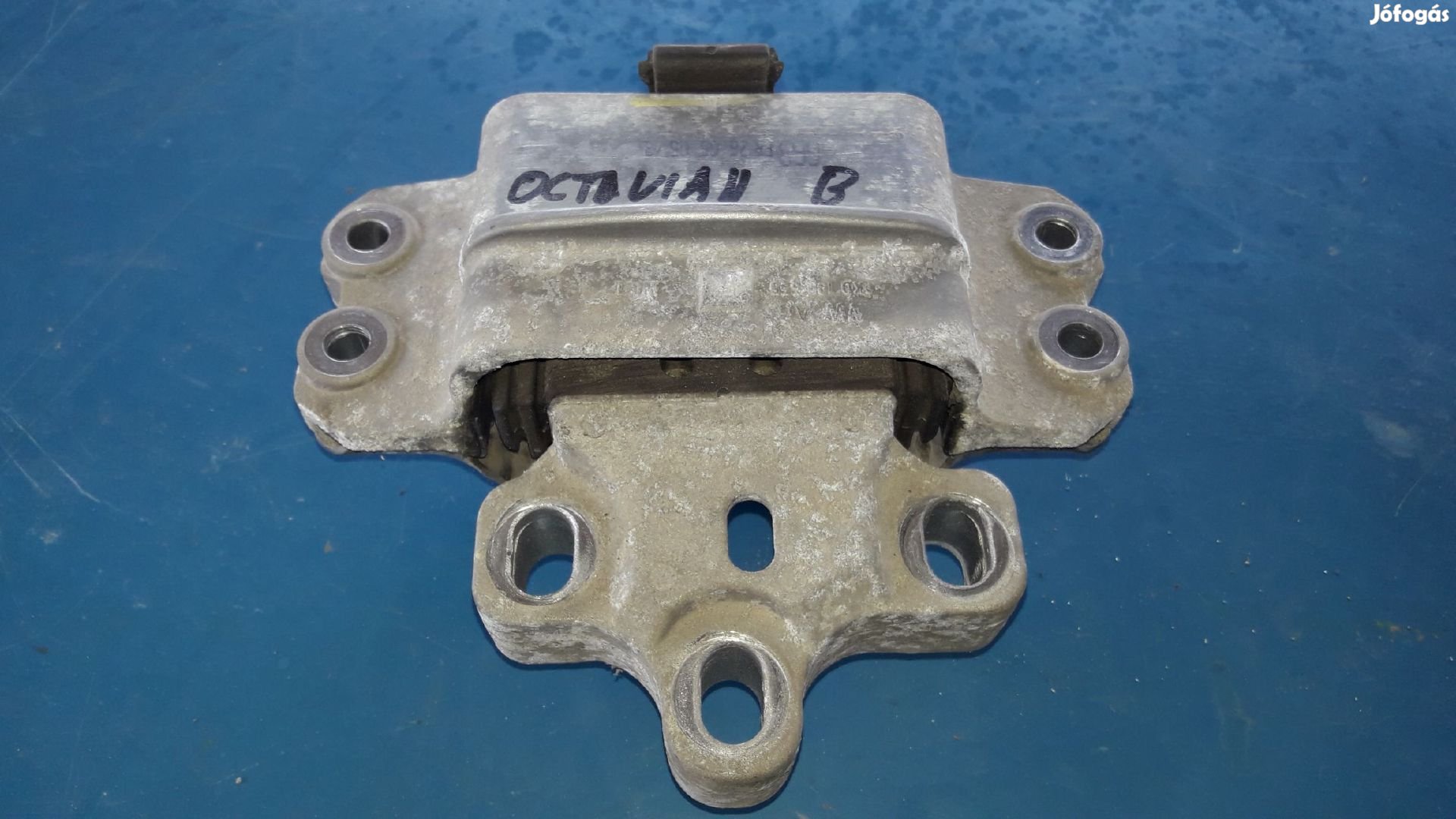 Skoda Octavia II Bal Motortartó Bak