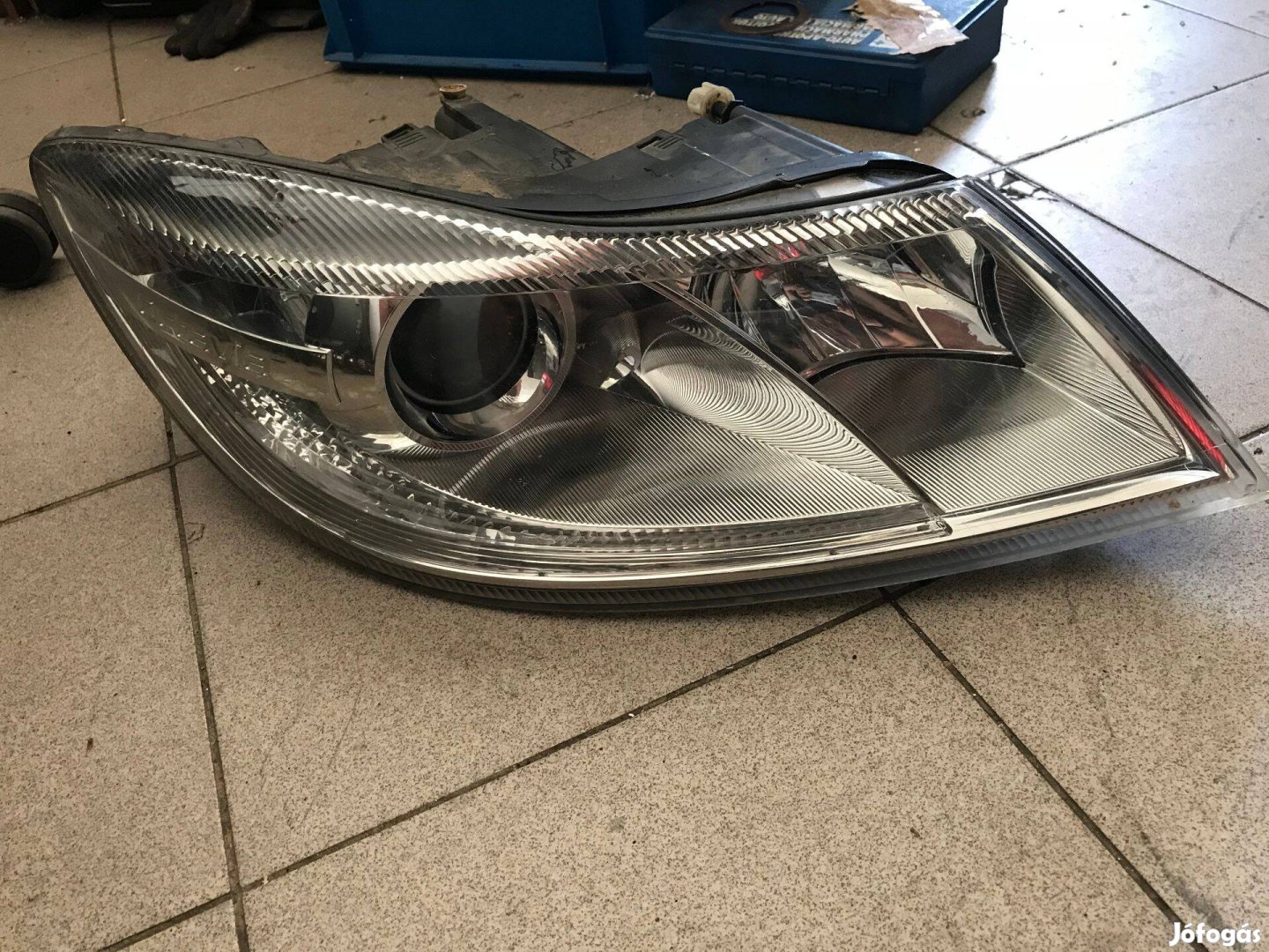 Skoda Octavia II FL / jobb első halogén projektoros fényszóró