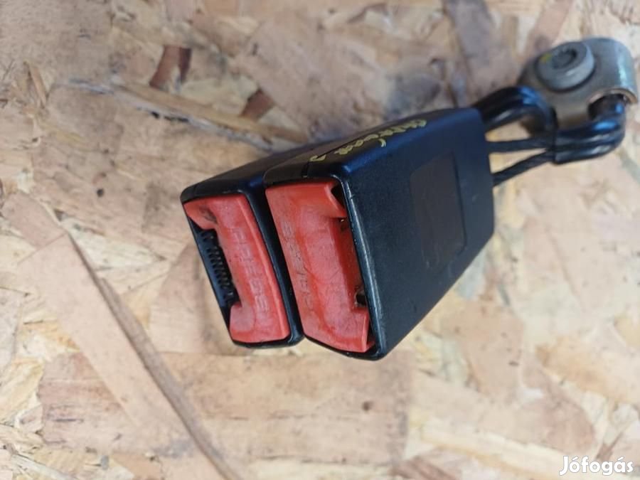 Skoda Octavia II (2006-2013)  Hátsó Középső Biztonsági Öv Csat