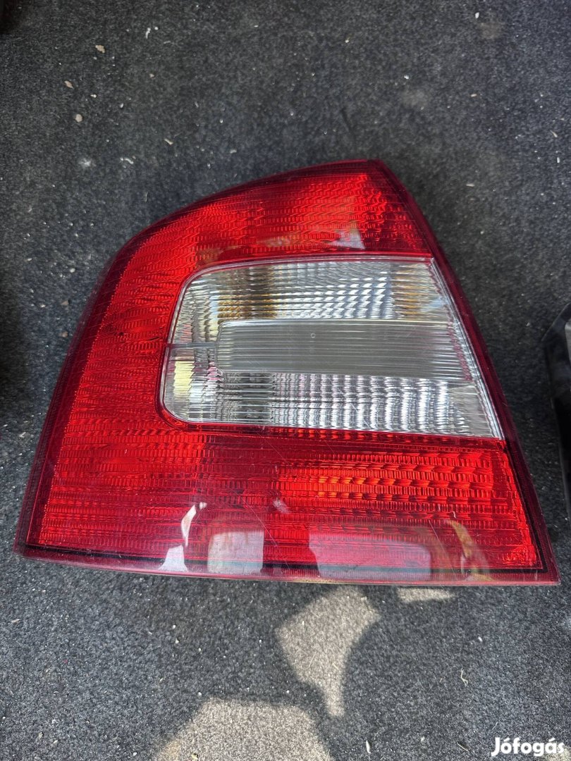 Skoda Octavia II facelift bal hátsó lámpa