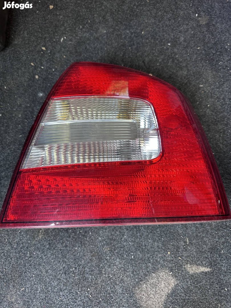 Skoda Octavia II facelift jobb hátsó lámpa