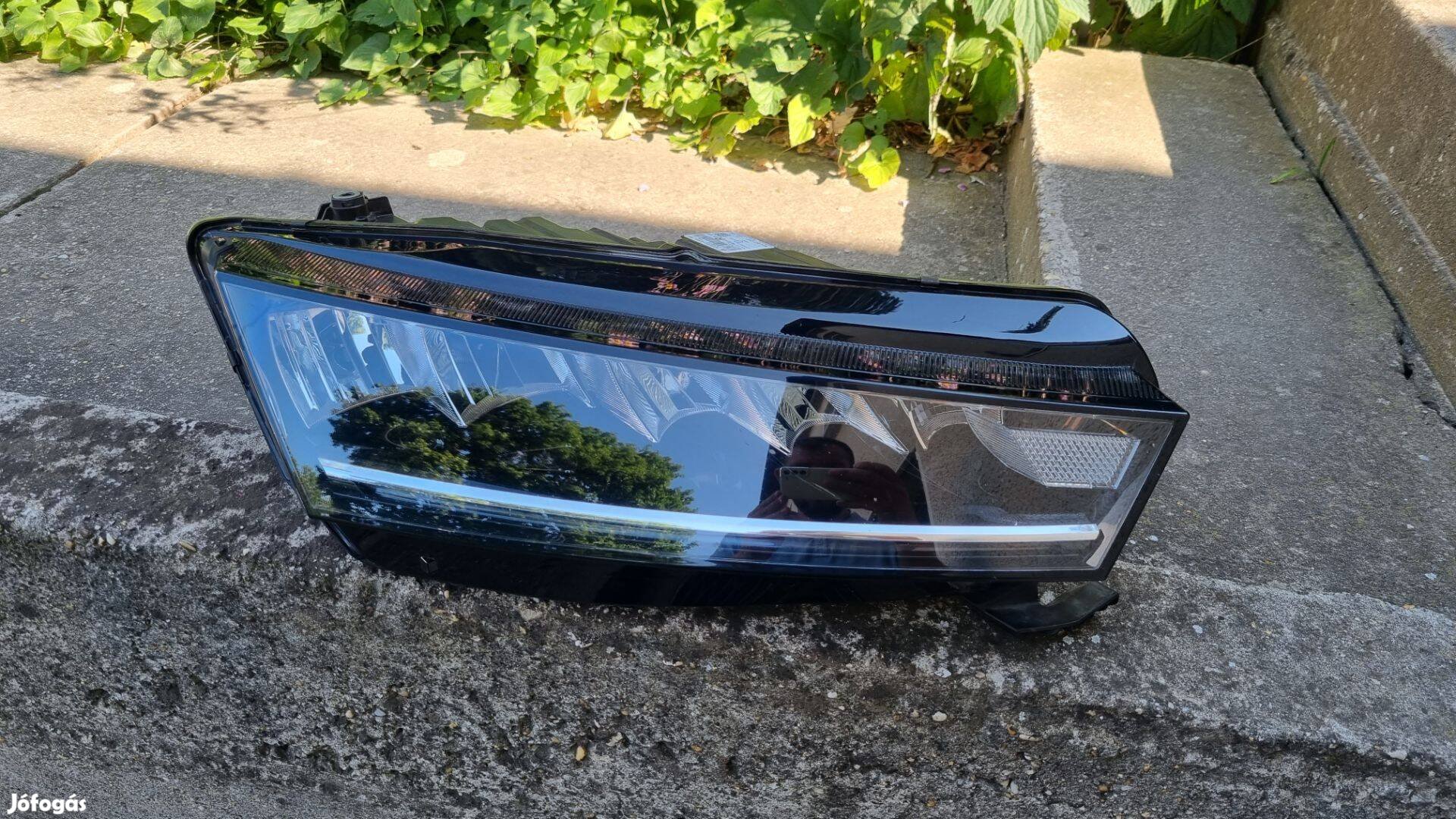 Skoda Octavia IV 4 Bal led fényszóró lámpa 5E4941015