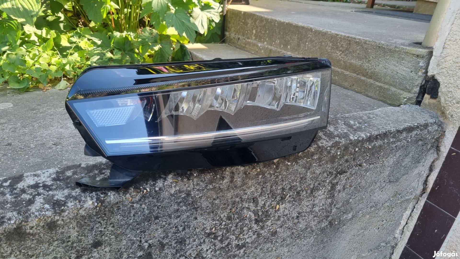 Skoda Octavia IV 4 Bal led fényszóró lámpa 5E4941015