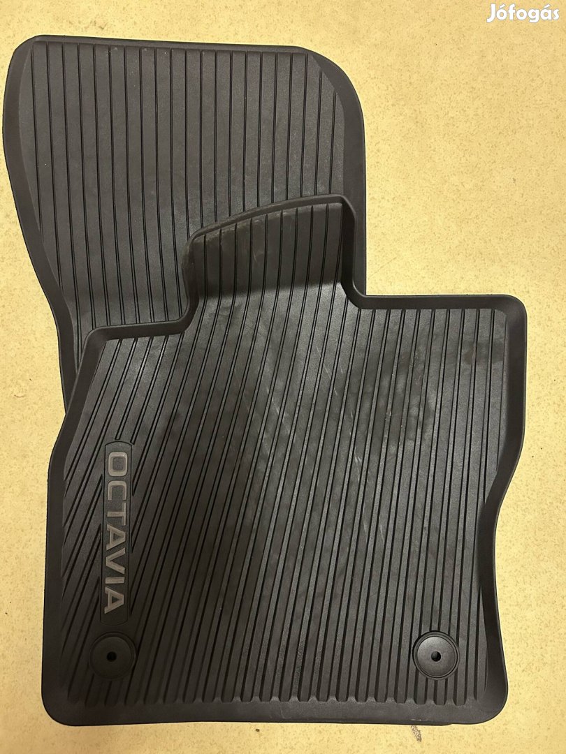 Skoda Octavia IV gyári gumiszőmyeg