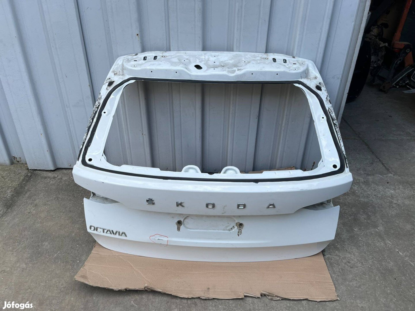 Skoda Octavia IV kombi csomagtér ajtó 5e7827081