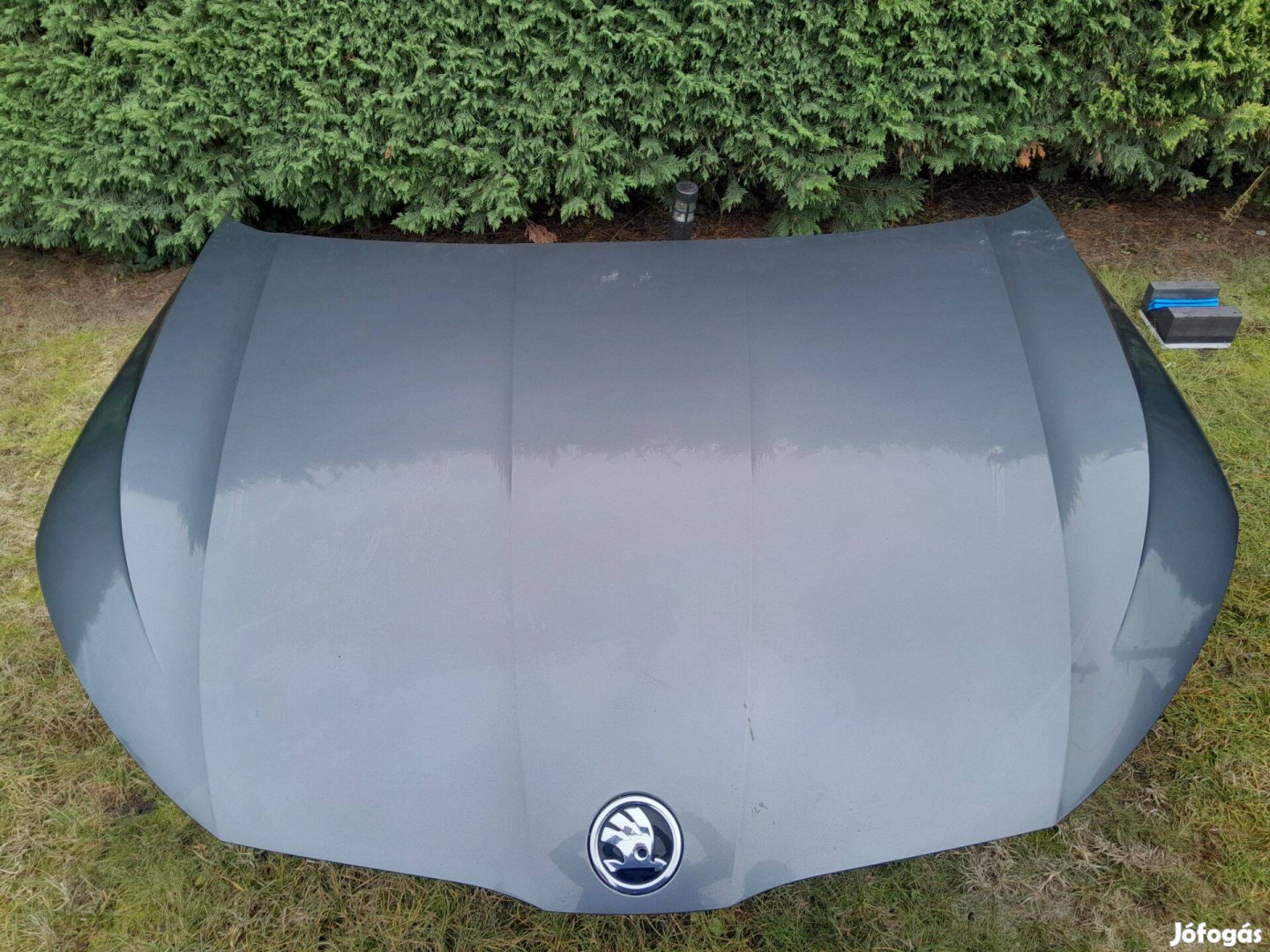 Skoda Octavia IV motorháztető sérült 2022