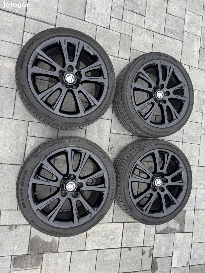 Skoda Octavia RS 18" felni 225/40 nyári gumival eladó