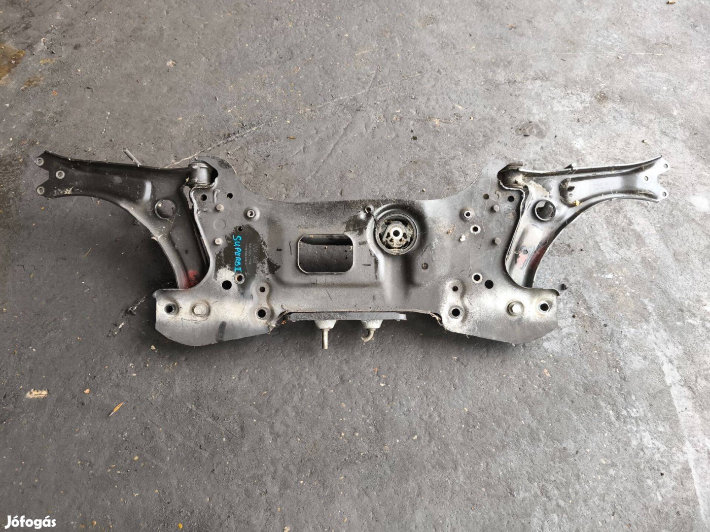 Skoda Octavia Superb II Yeti VW Caddy III első bölcső