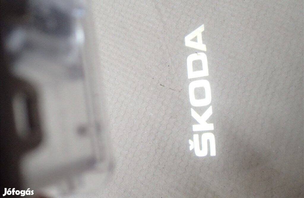 Skoda Octavia Superb Karoq kodiaq gyári kilépőfény