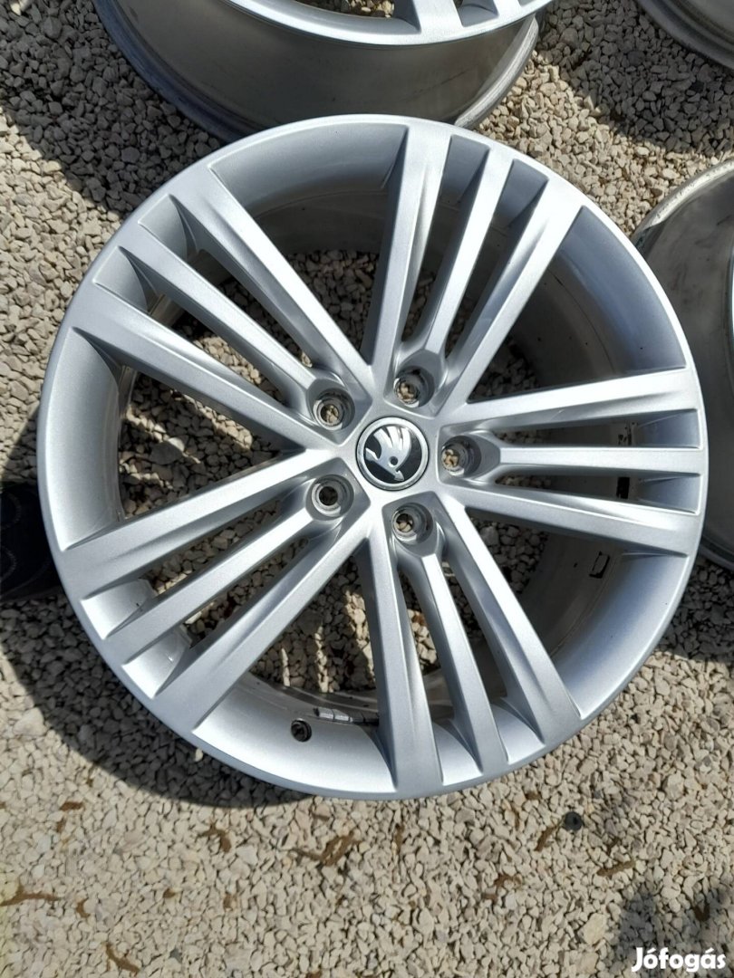 Skoda Octavia Superb gyári alufelni 5x112 18"