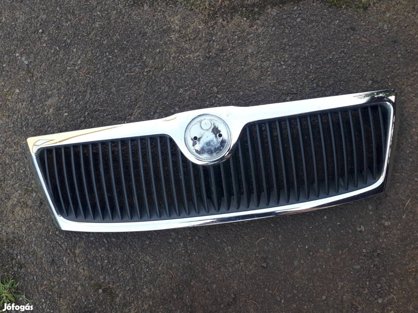 Skoda Octavia  Mk2  hűtőrács embléma nélkül 1Z0853668
