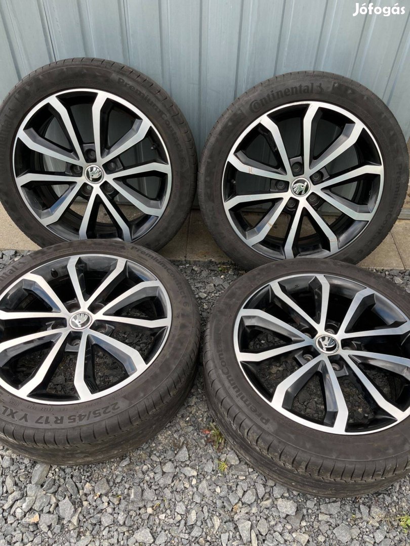 Skoda Octavia gyári alufelni 225/45/17 Continental nyárigumival,