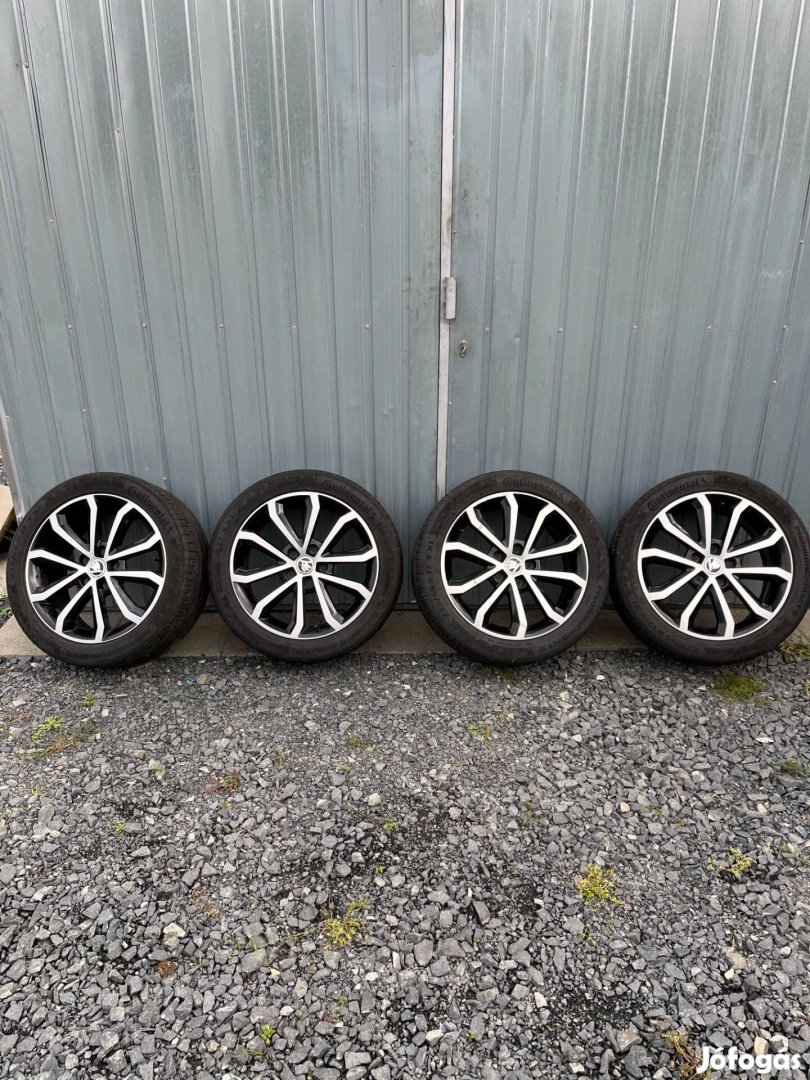 Skoda Octavia gyári alufelni 225/45/17 Continental nyárigumival eladó