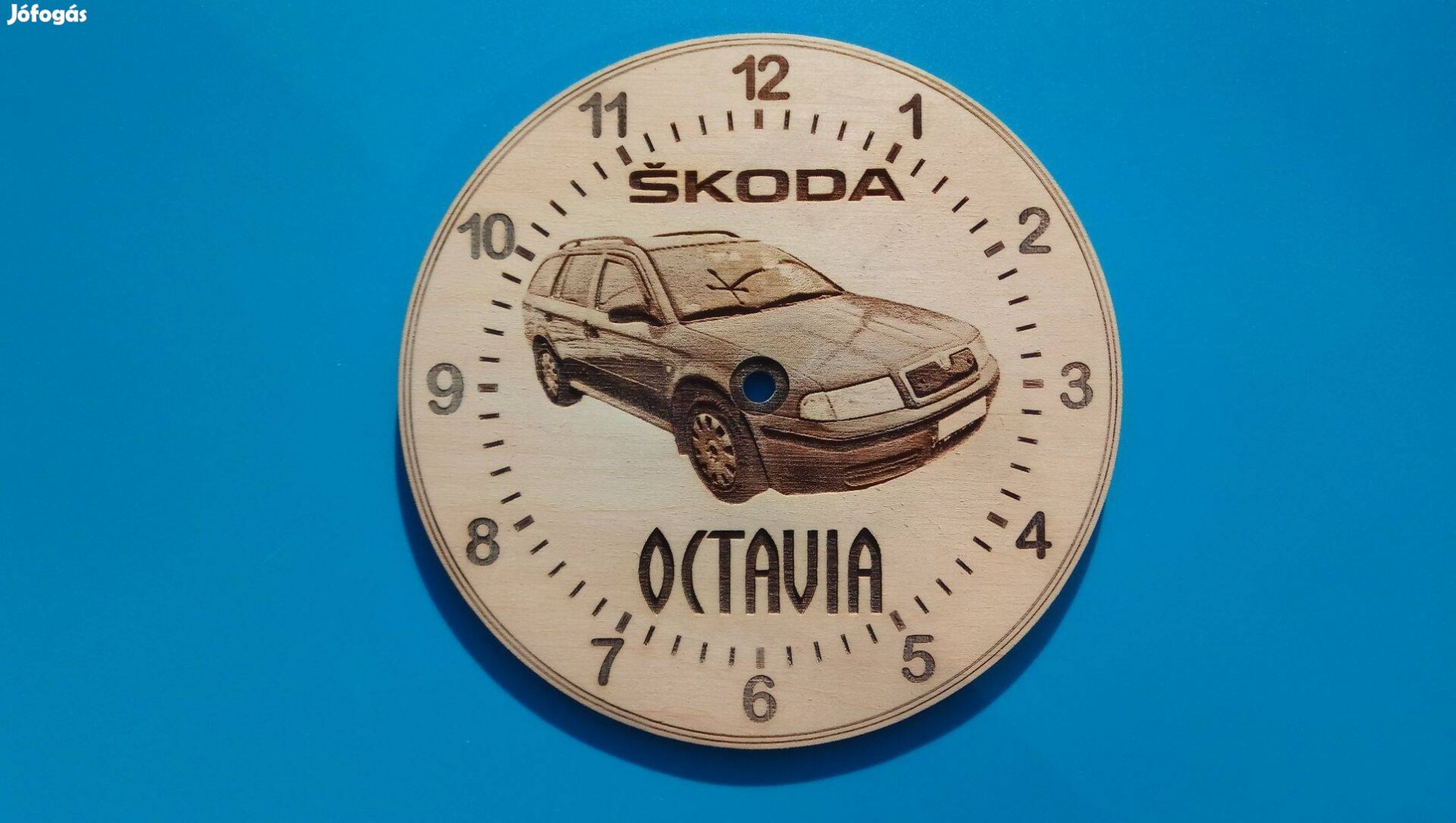 Skoda Octavia mintás falióra