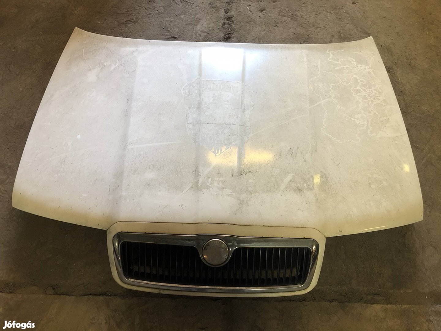 Skoda Octavia motorháztető géptető rács fehér 