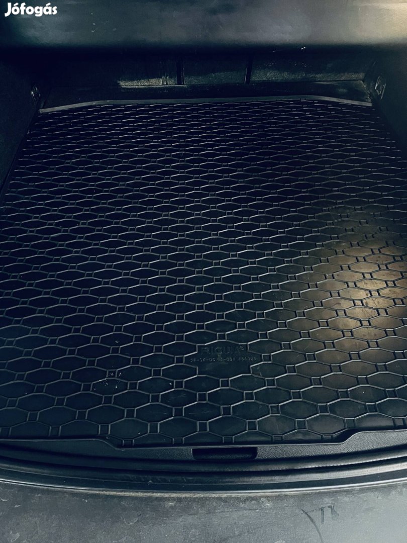 Skoda Oktávia 3 csomagtér gumi tálca