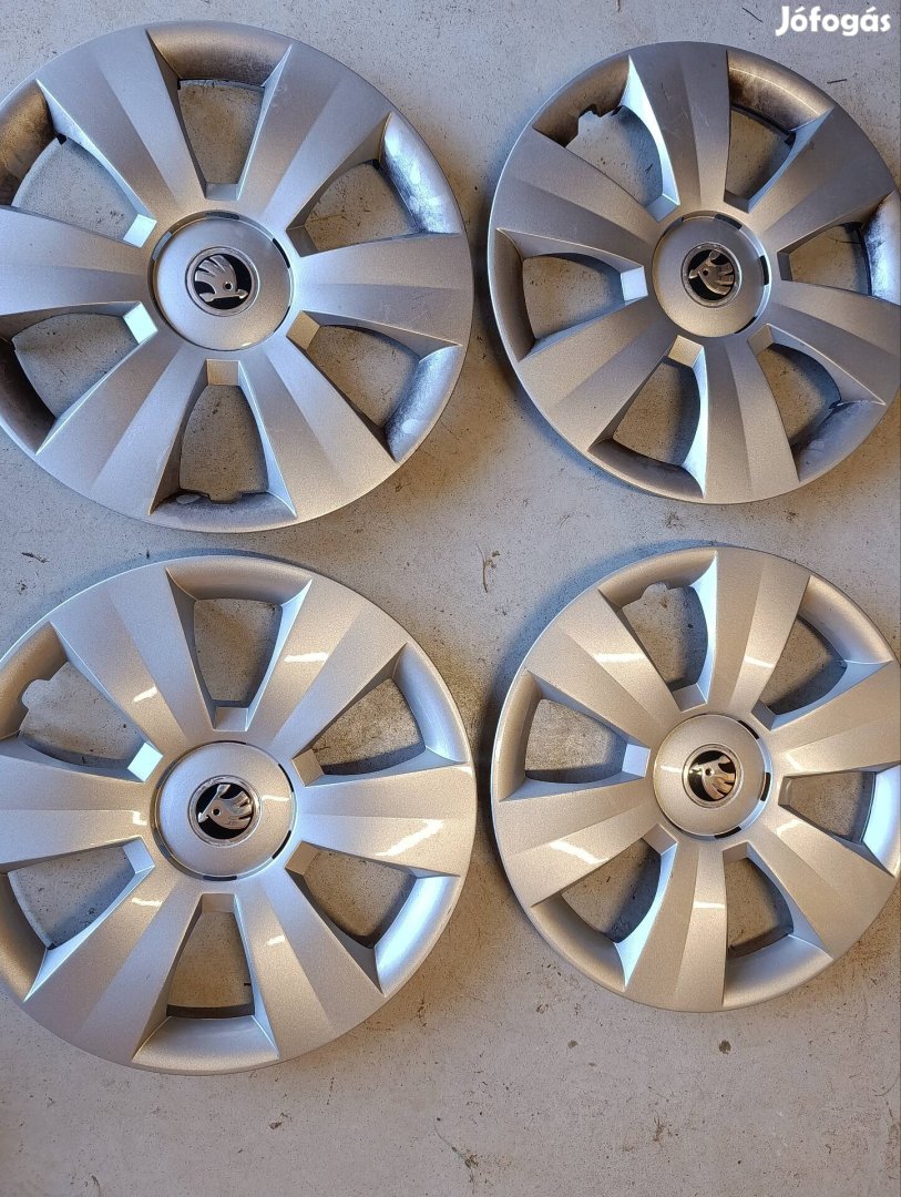 Skoda R15 dísztárcsa 