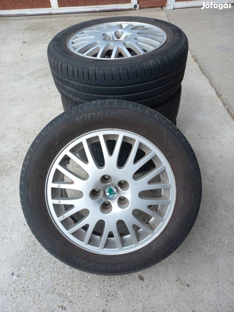 Skoda R 16 os alufelni nyári gumi