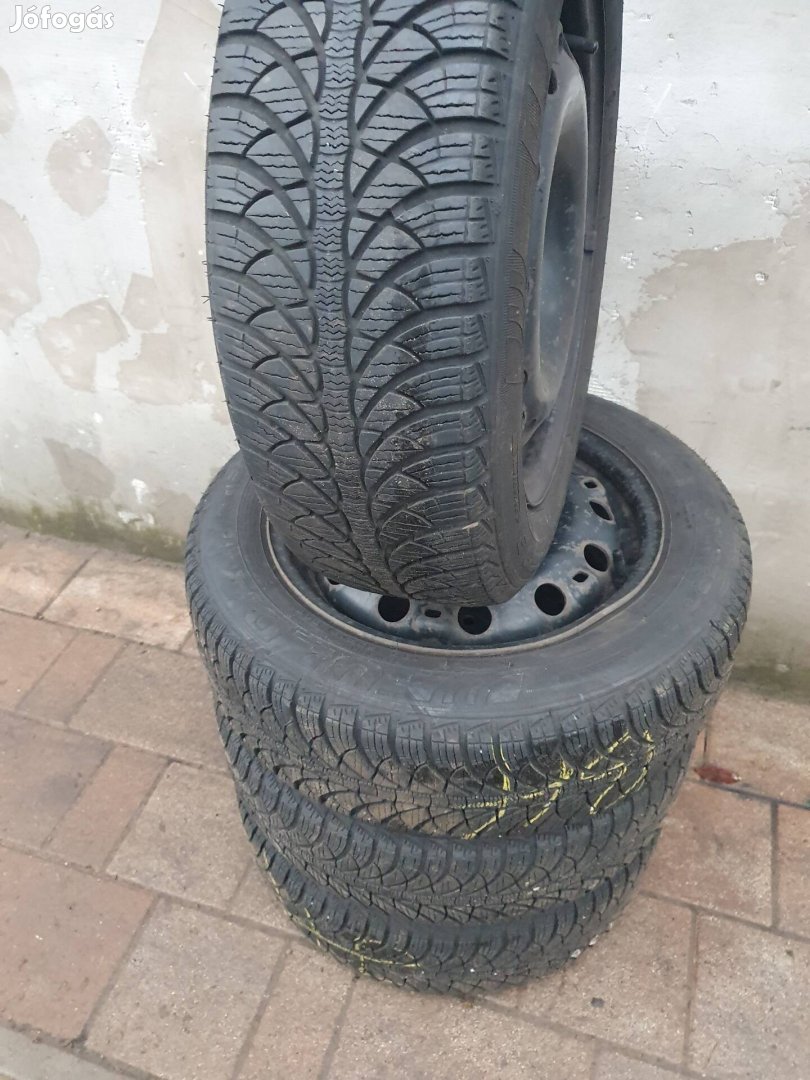 Skoda Rapid Fabia 185/60/15 téligumi lemezfelnivel.