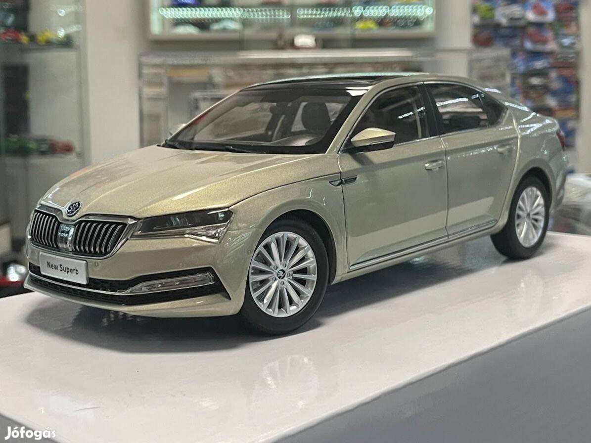 Skoda Superb 2015 1:18 Paudi