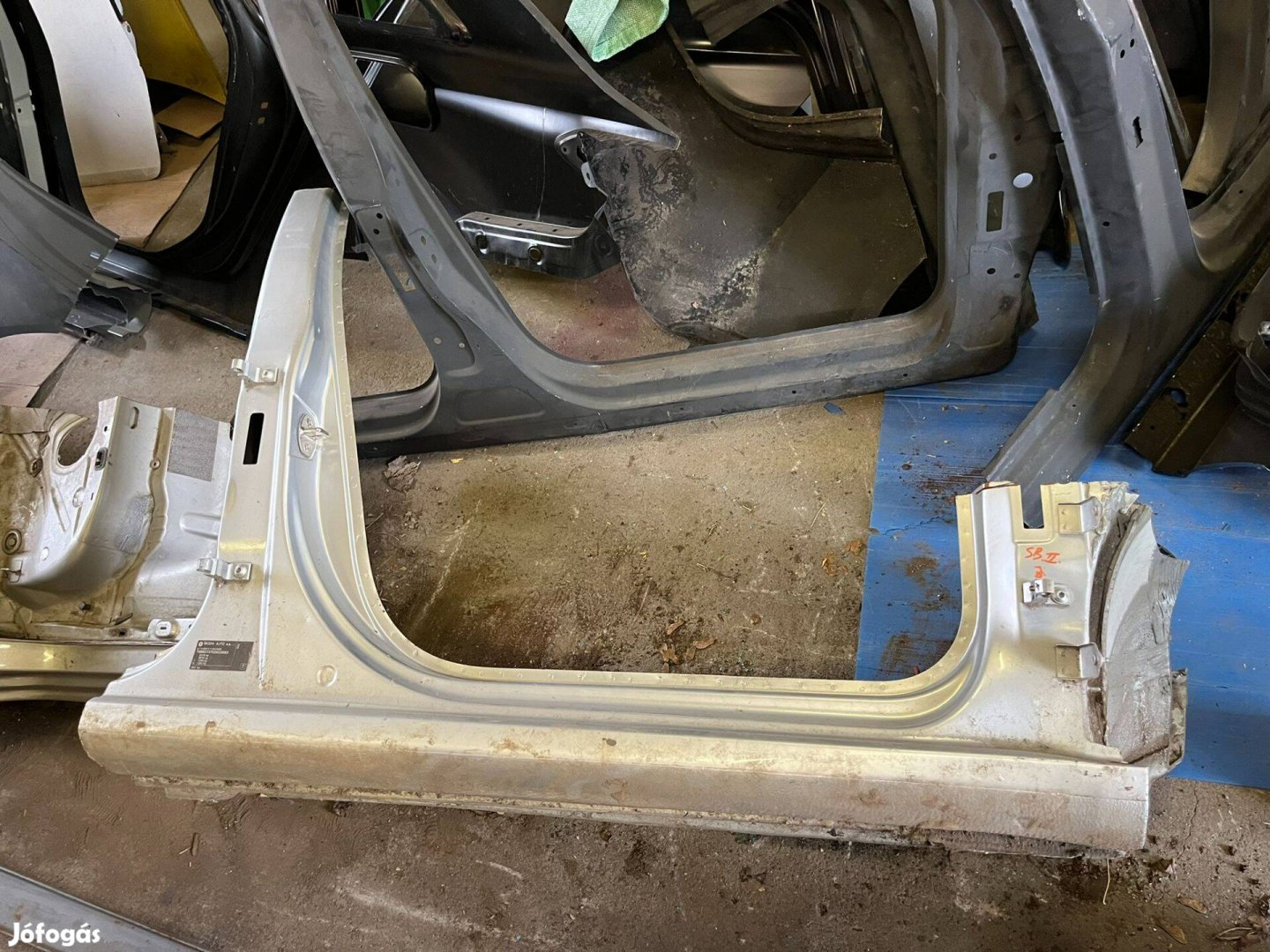 Skoda Superb 2 (3T) jobb küszöb és B oszlop