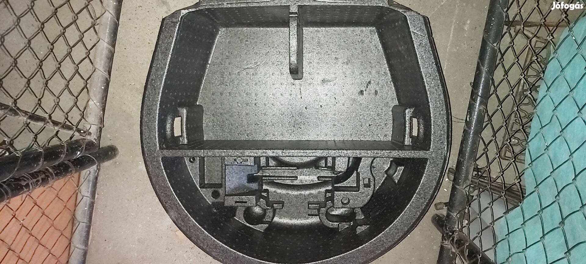 Skoda Superb 2 csomagtér tálca