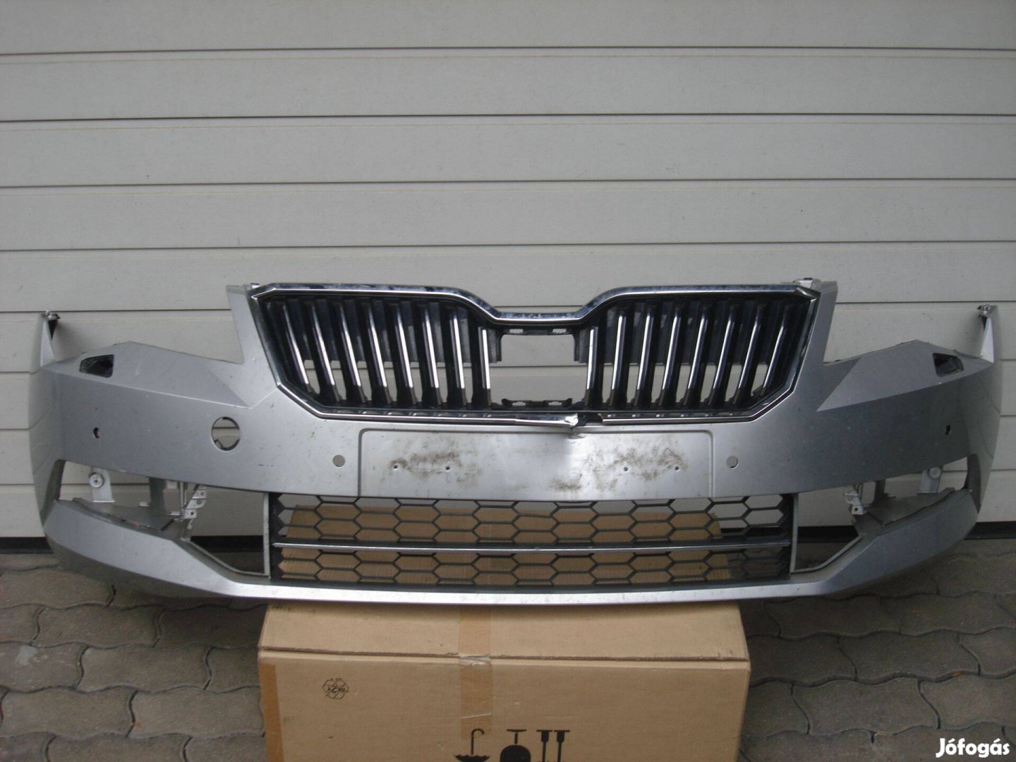 Skoda Superb 3V radaros mosós első lökhárító 3V0807221 2015-től