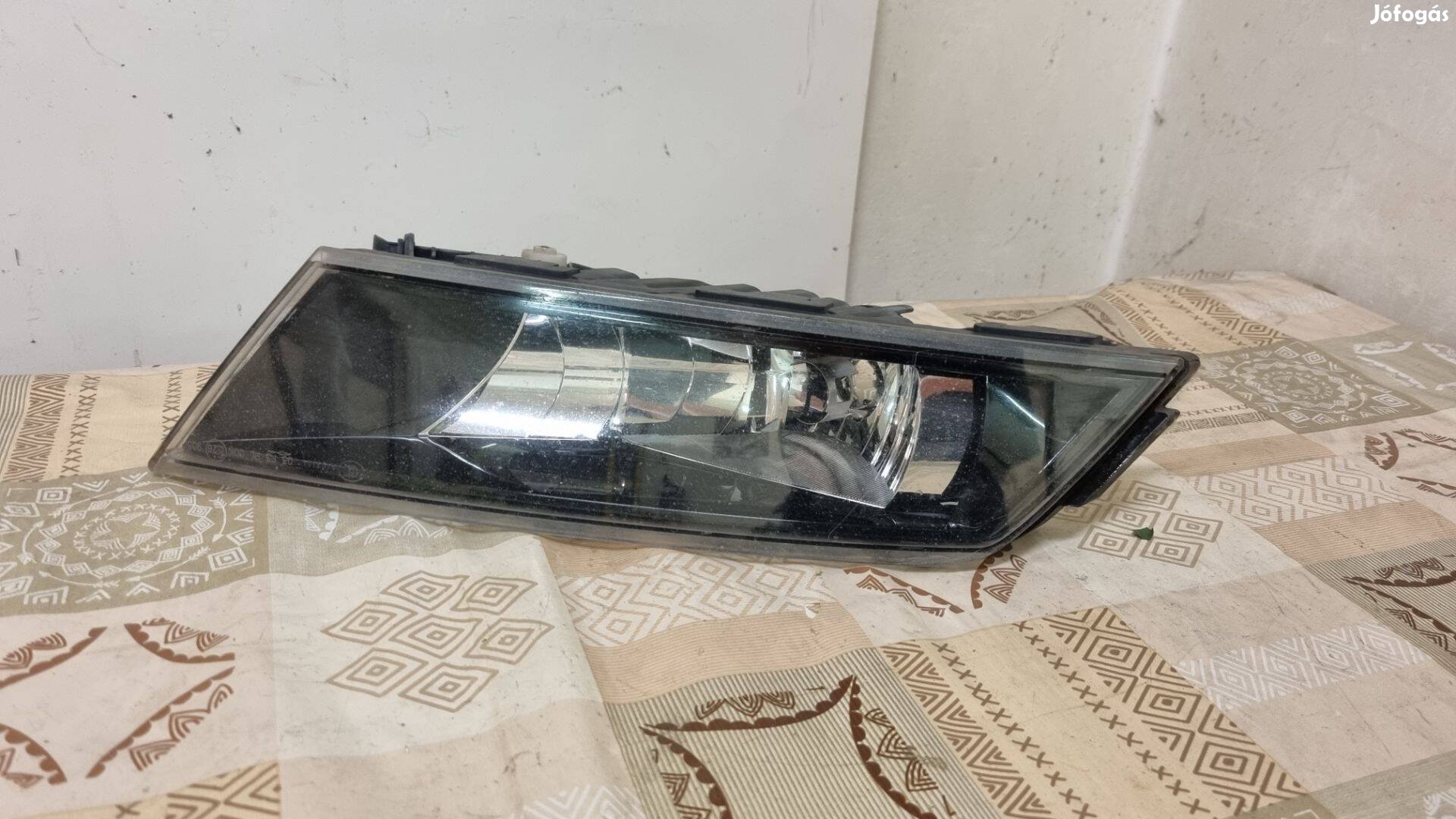 Skoda Superb 3 2015- Jobb első ködlámpa 3V0941700