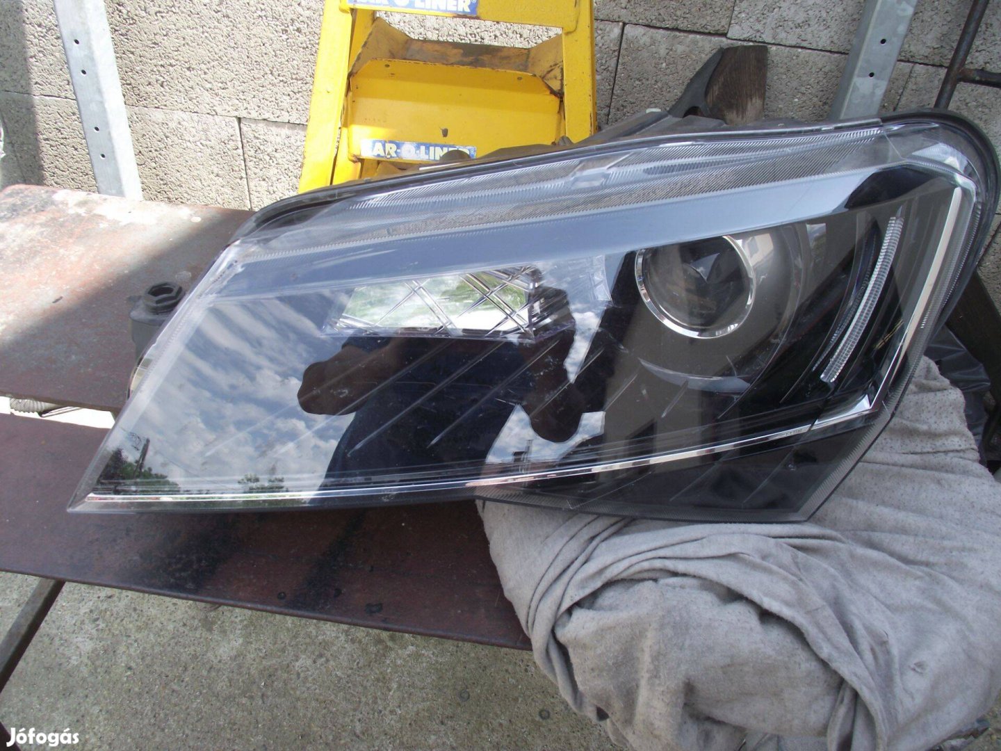 Skoda Superb 3 bal első xenonfényszóró 2015-2019 3V1941015B