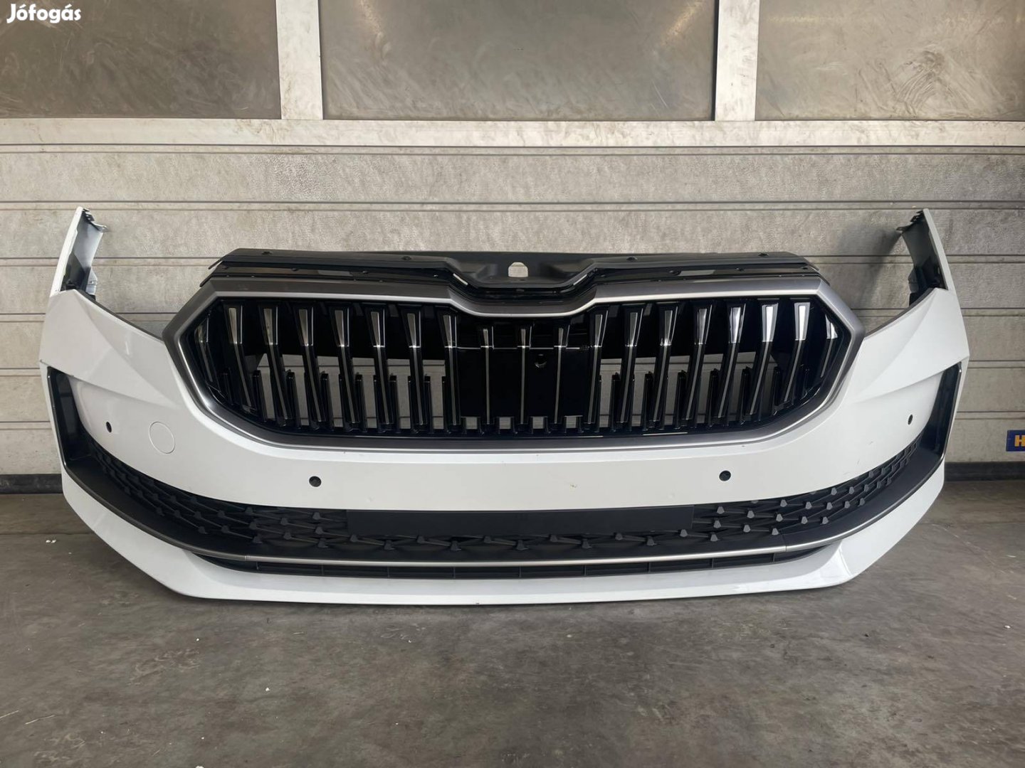 Skoda Superb 4 B9 első lökhárító lökő 2024- 3P0807221 szín: Pur