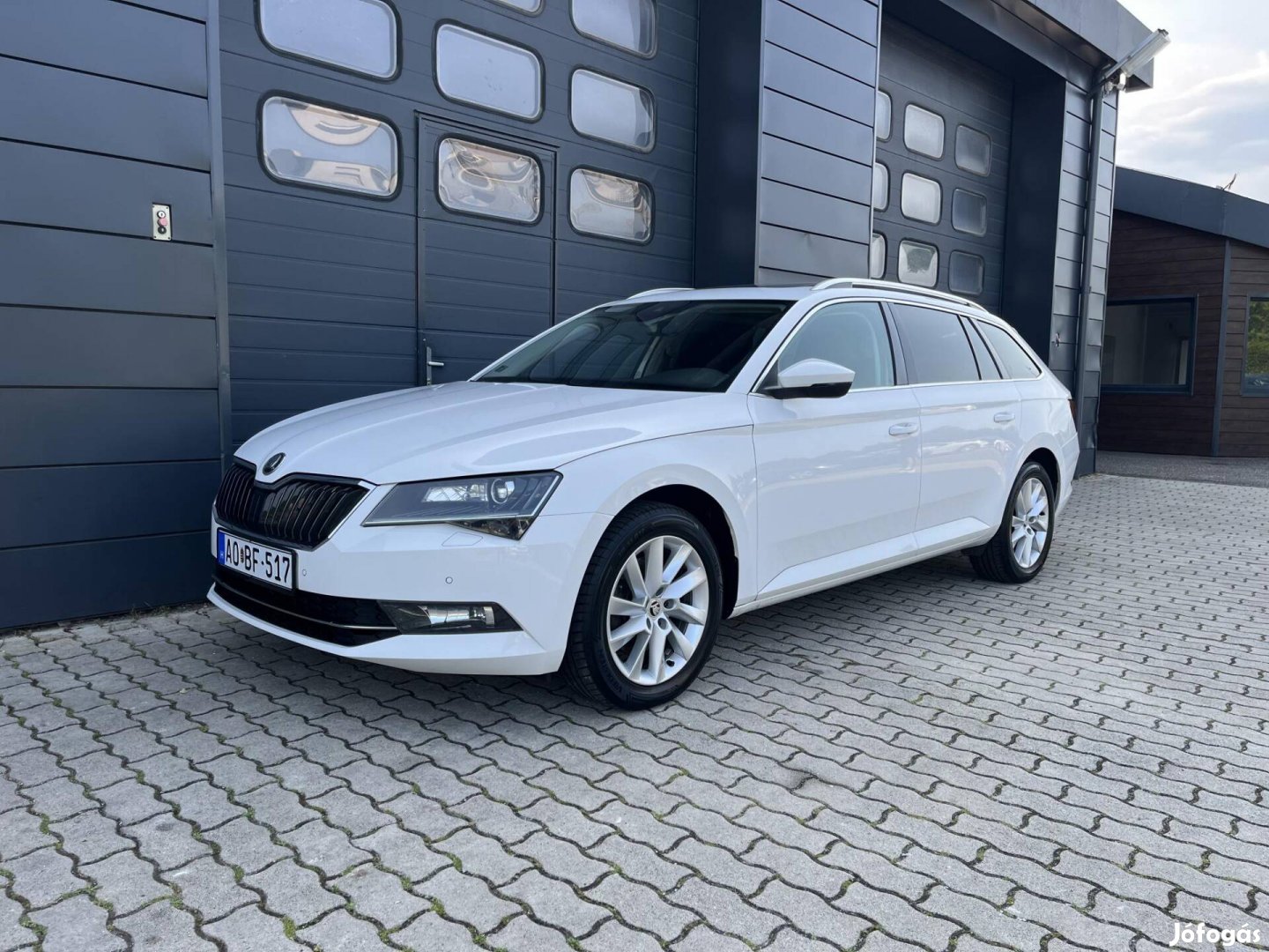 Skoda Superb Combi 2.0 TDi Style DSG Szervizkön...