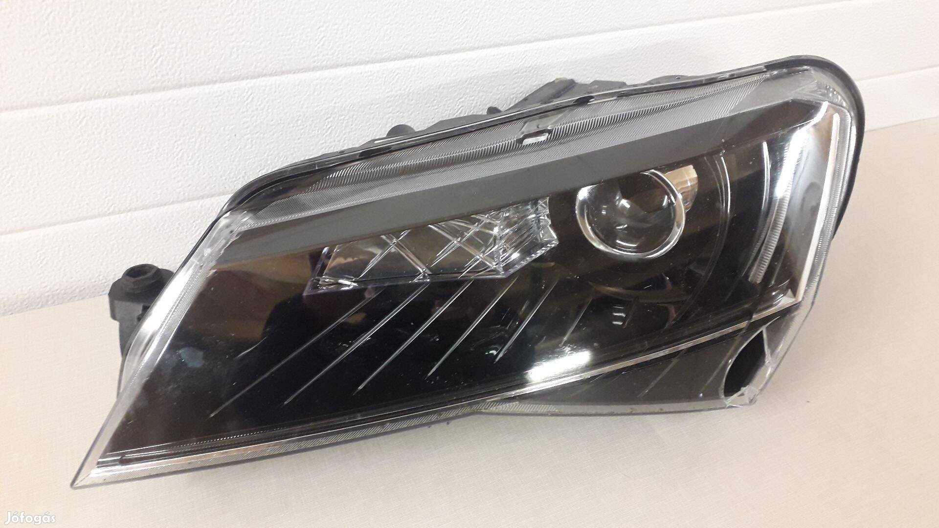 Skoda Superb III 3 bal első xenon fényszóró lámpa 3V1941015A