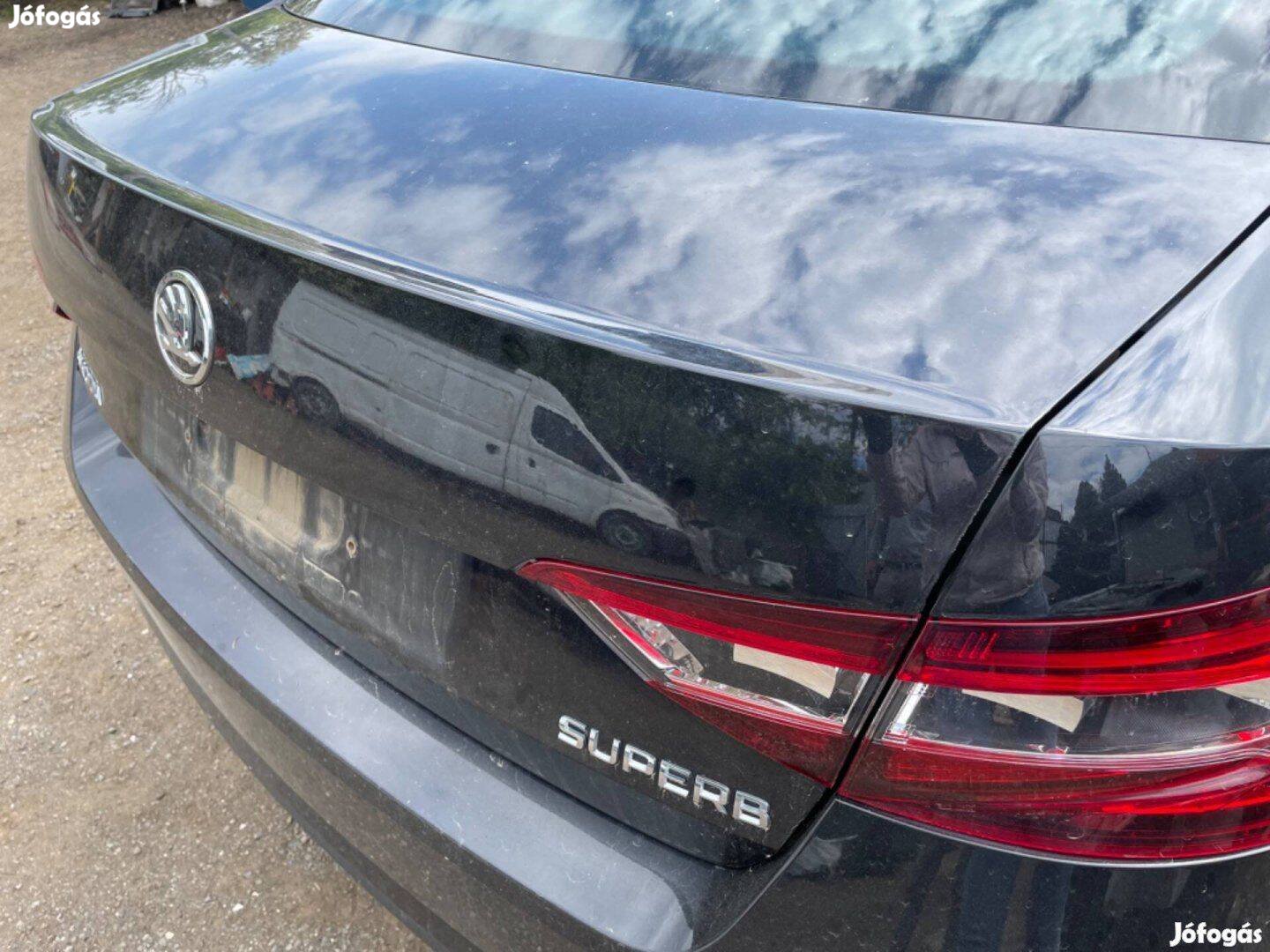 Skoda Superb III jobbos első hátsó ajtó és külön csomagtér ajtó
