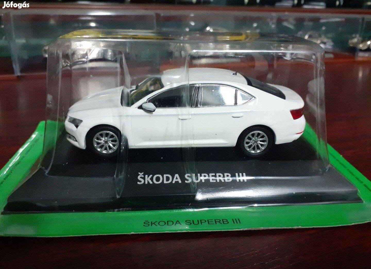 Skoda Superb III kisauto modell 1/43 Eladó