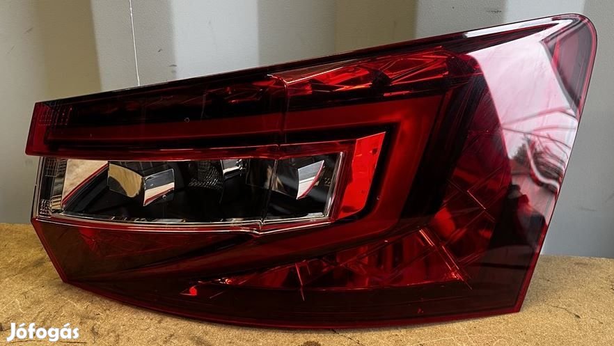 Skoda Superb III kombi jobb hátsó külső lámpa 3v9945208
