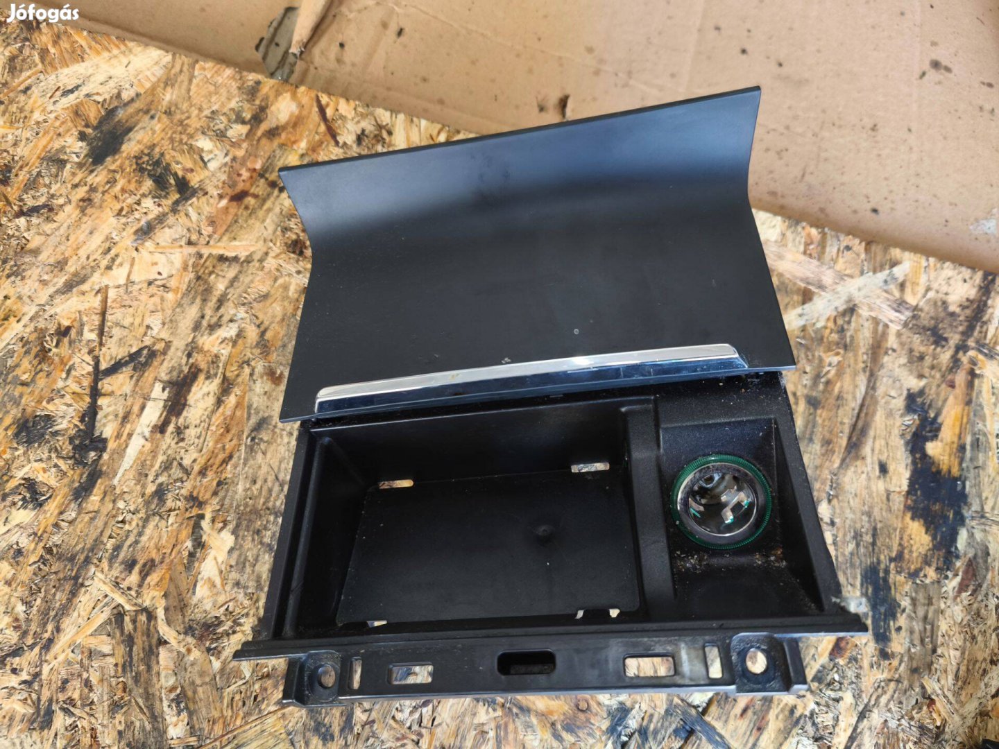 Skoda Superb II 2008-2013 első hamutartó hamutál