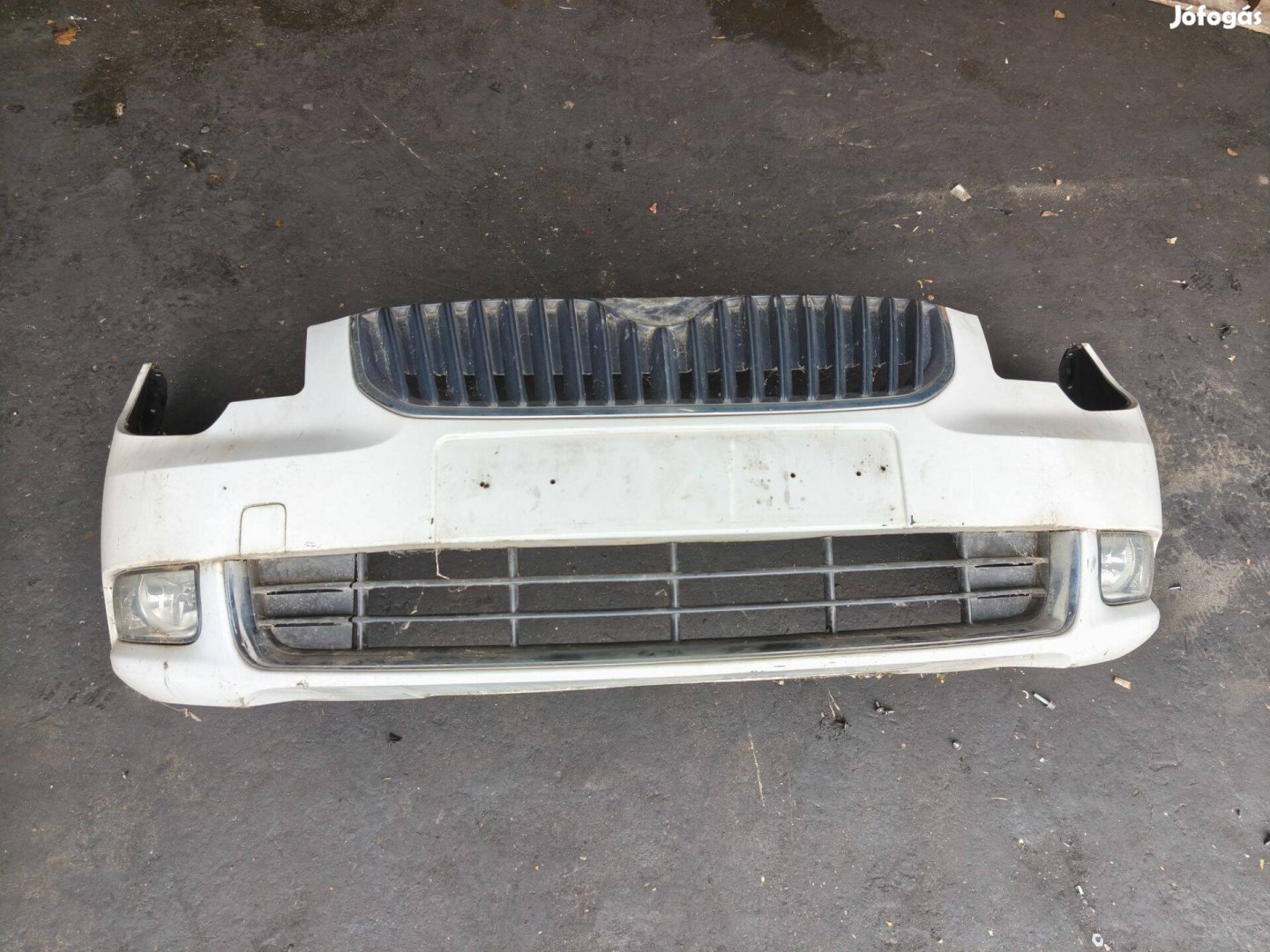 Skoda Superb II 2 2008-2013 első lökhárító részeivel
