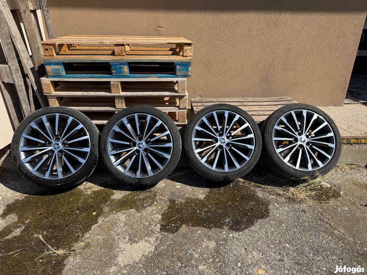 Skoda Superb Trinity gyári nyári kerék garnitúra