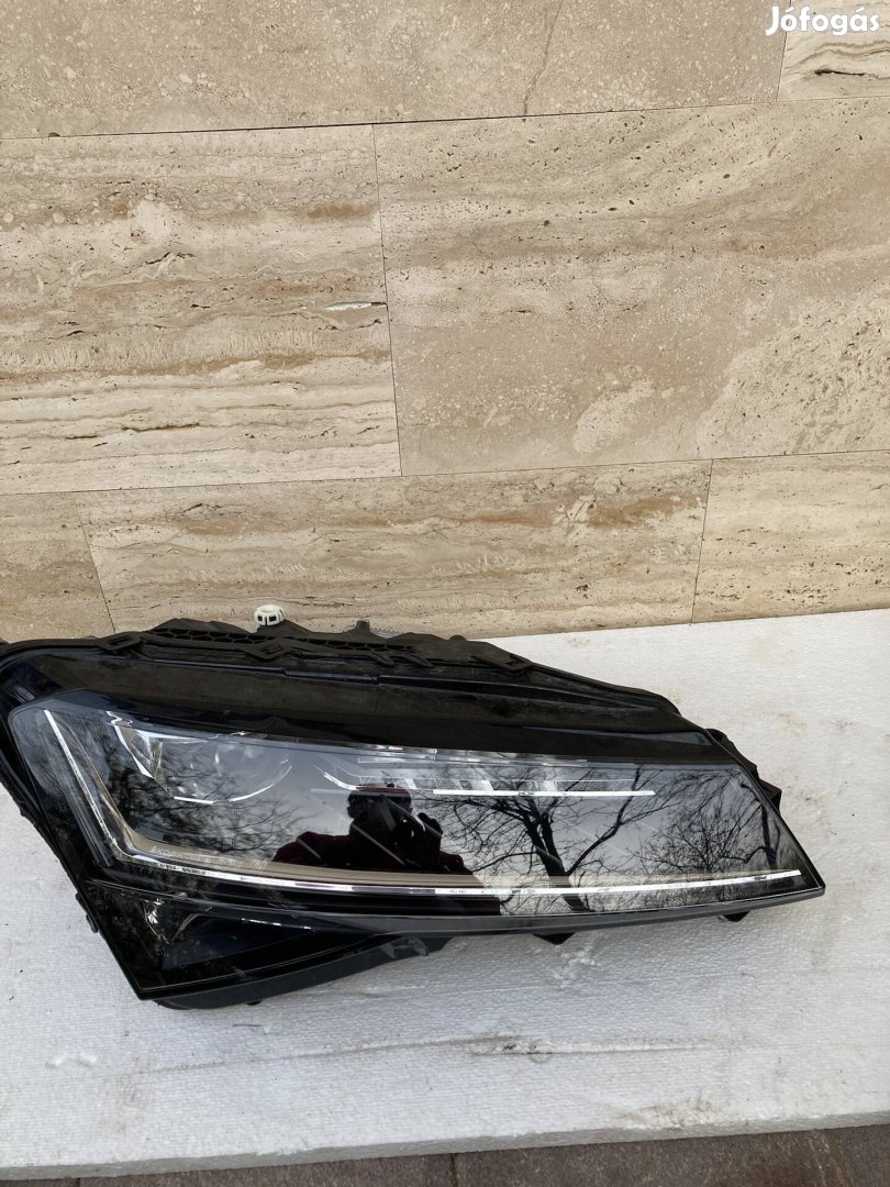 Skoda Superb  jobb Full led fényszóró (3V941016D)